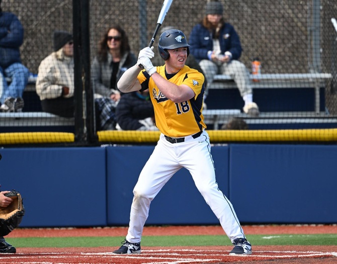Late Rally Lifts Baseball to Sweep of Manhattanville