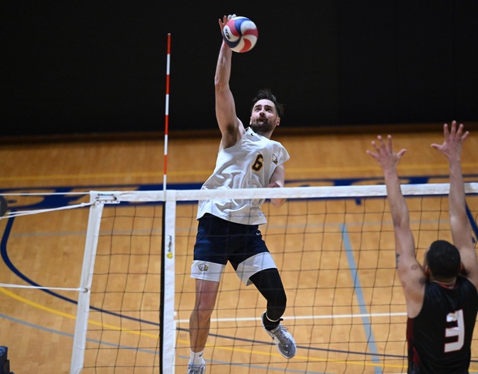 Men's Volleyball Topped by NYU, 3-1