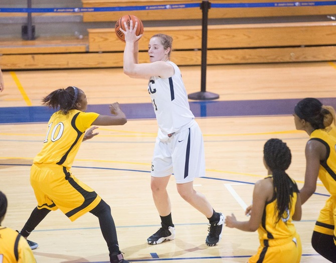 Iavarone Scores 1,000th Point in Women’s Basketball’s Rout of Medgar Evers