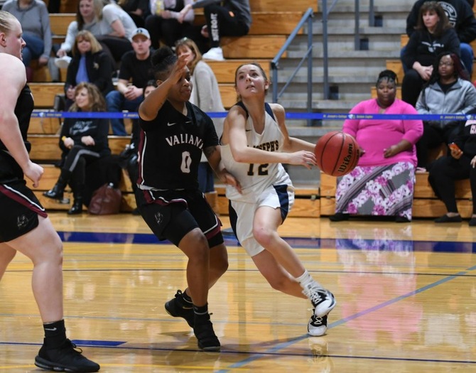 Women's Basketball Outpaced by Manhattanville