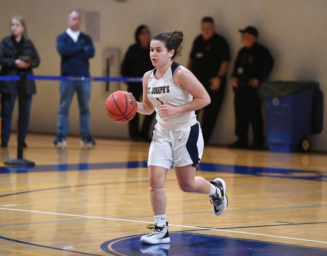 Knice Scores 24 in Win over Sarah Lawrence