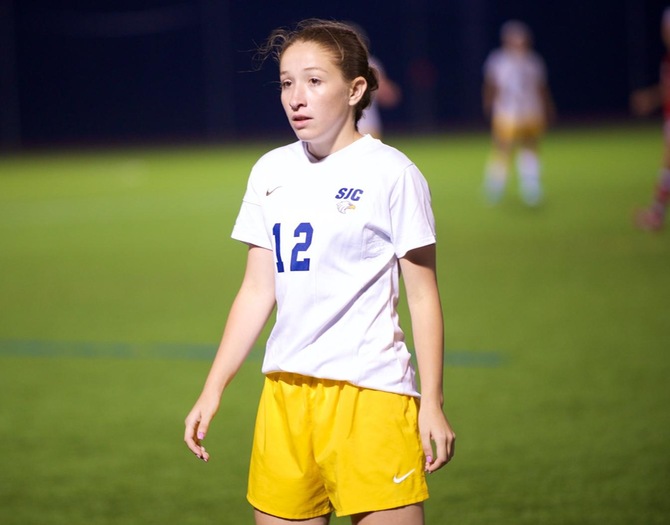 Women's Soccer Holds Off Old Westbury In Conference Showdown
