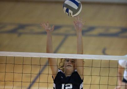 Volleyball Splits Tri-Match, Beating CCNY and Falling to Montclair