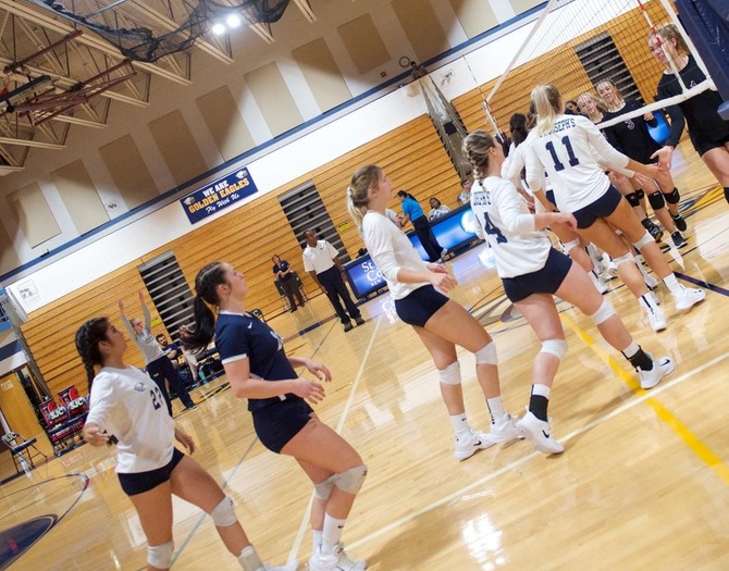 Women’s Volleyball Beats Brooklyn, Loses to Buena Vista in Non-Conference Tri-Match
