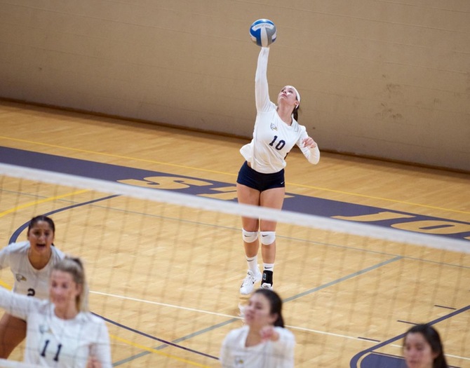 Women’s Volleyball Picks Up Two Wins at Maritime
