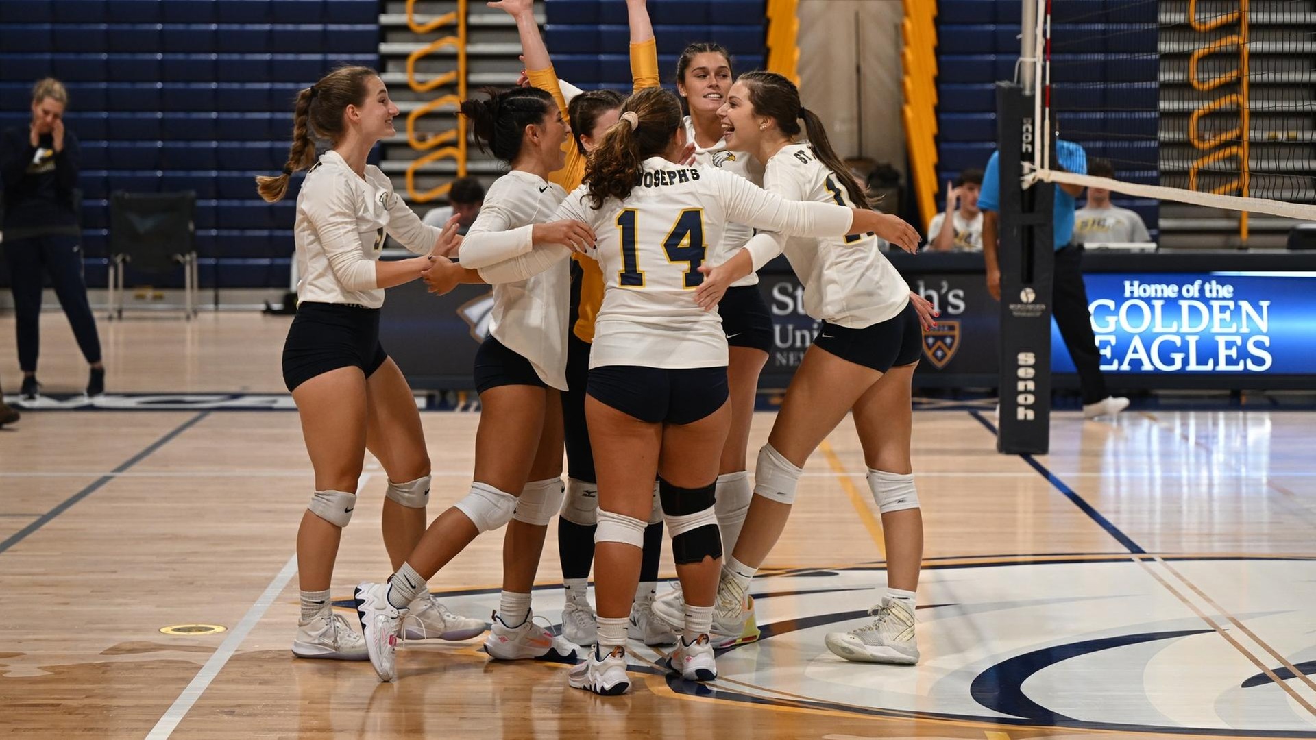 Women's Volleyball Picks Up a Pair of Wins on Saturday