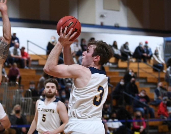 Men's Basketball Outpaced by Farmingdale