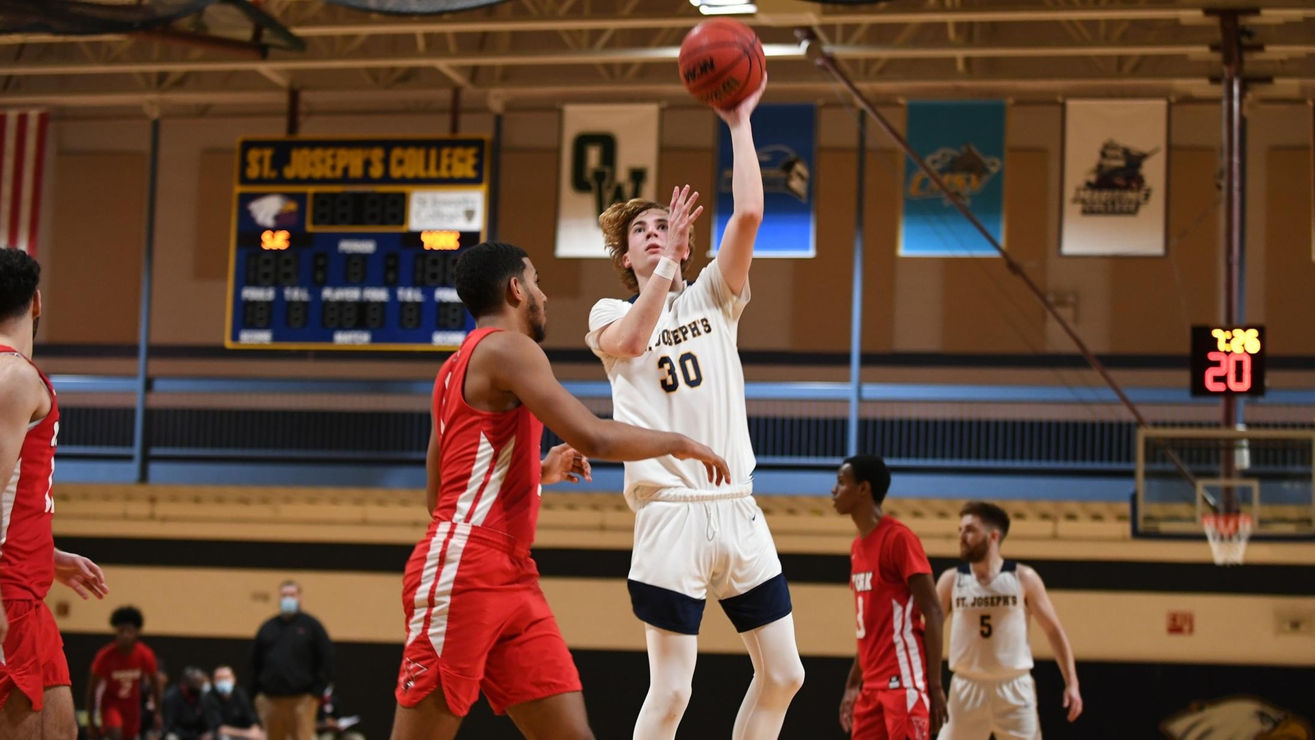 Men's Basketball Bested by Baruch, 76-69