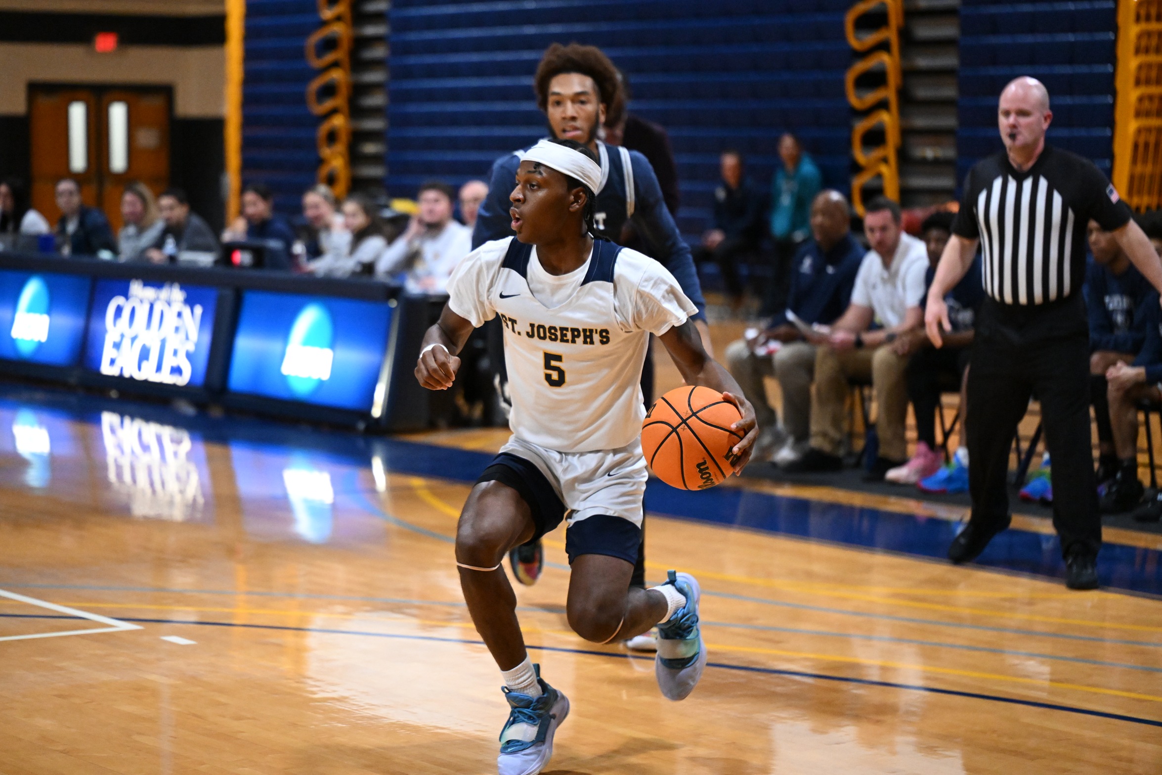 Men's Basketball Takes Down Yeshiva for First Conference Victory