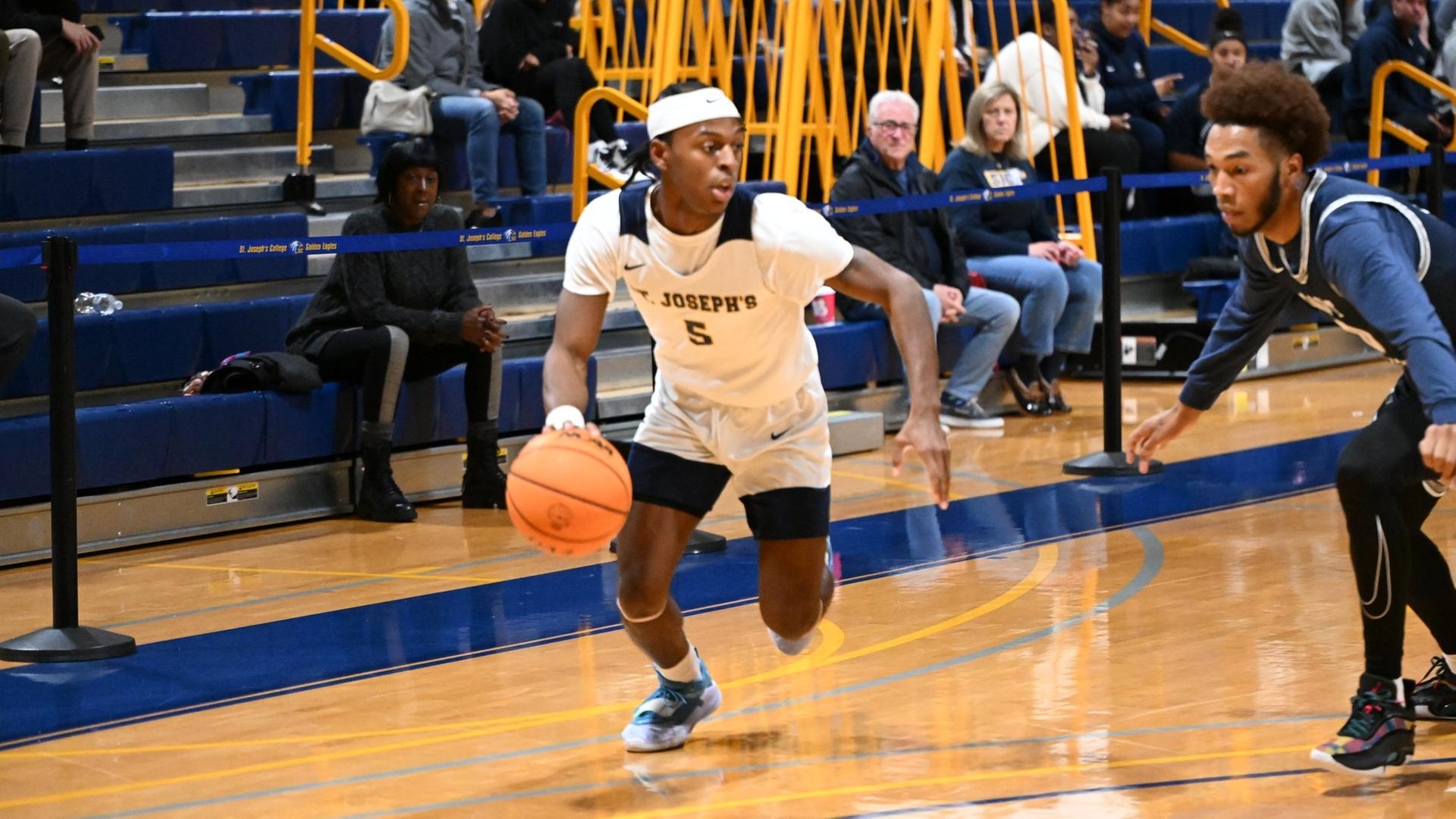 Men's Basketball Downs Dolphins, 69-63