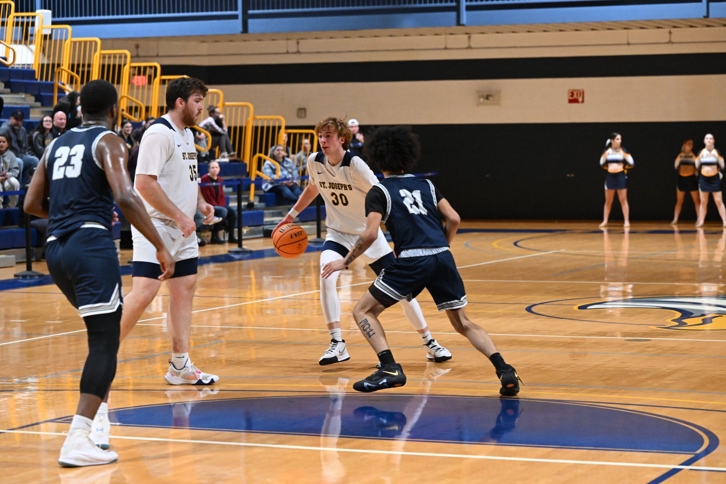 Men's Basketball Cruises to 91-55 Victory Over Old Westbury