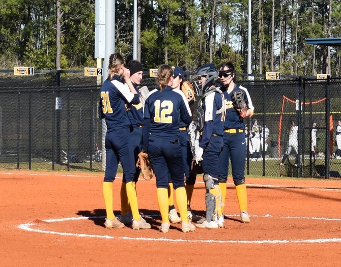Softball Topped by Manhattanville in Skyline Doubleheader