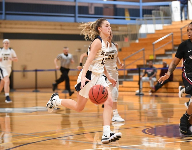 Women's Basketball Downed by Bears on Saturday