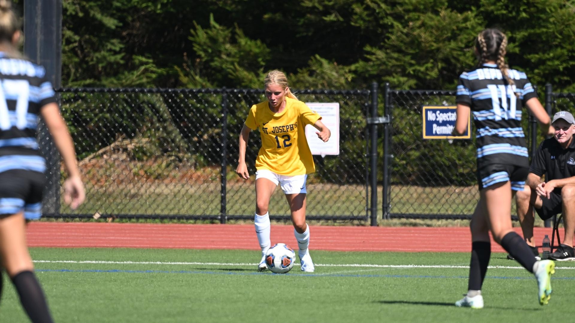 Women's Soccer Cruises to 7-1 Win over Maritime