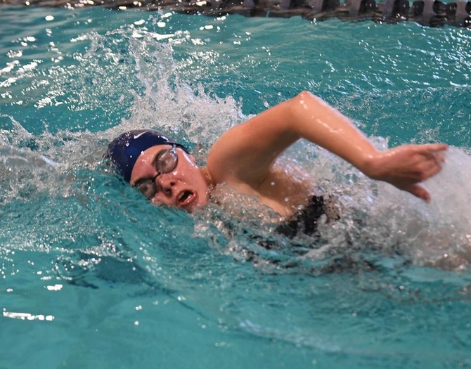 Women's Swimming Competes in Skyline Meet