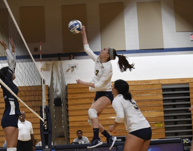 Women's Volleyball Powers Past Purchase, 3-0