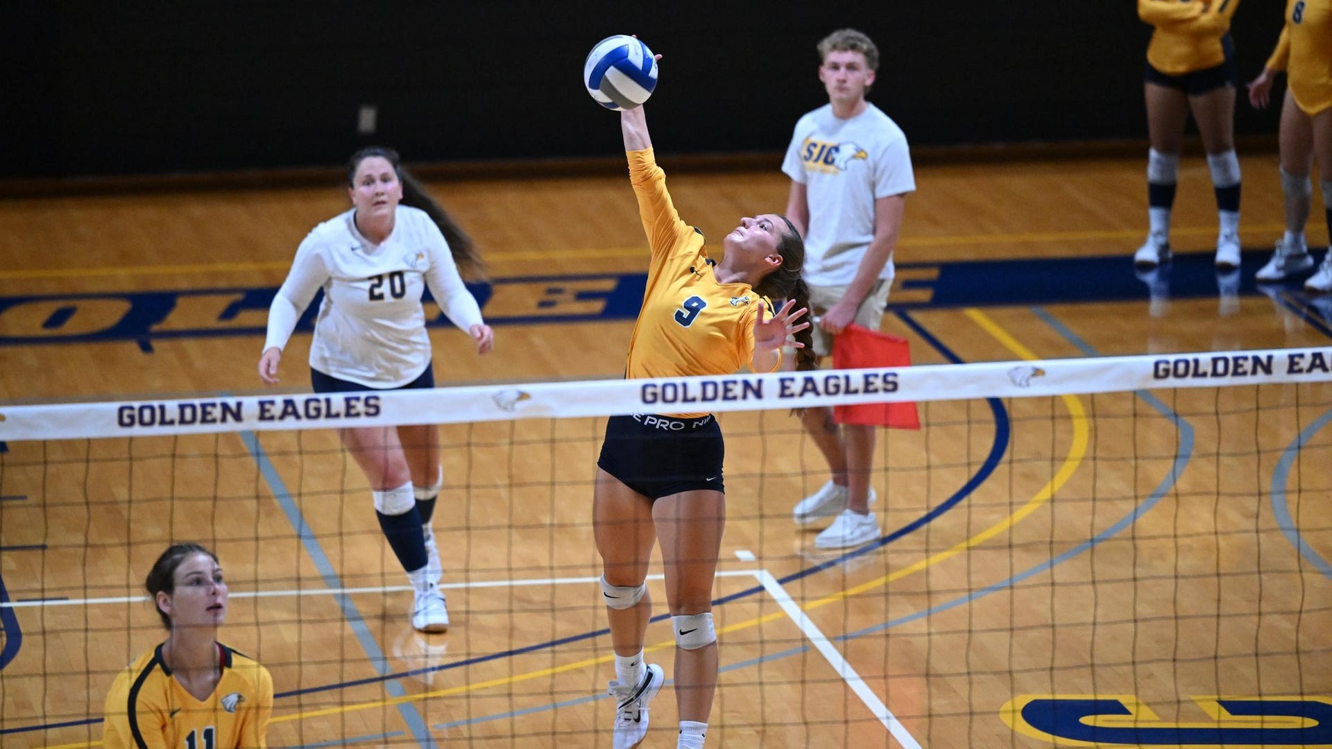 Women's Volleyball Takes Down SJBK, 3-1