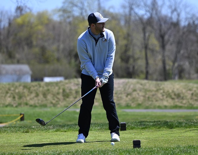 Men's Golf Topped by Old Westbury on Friday