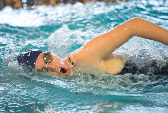Women’s Swimming Drops Non-Conference Meet to Hunter on Tuesday