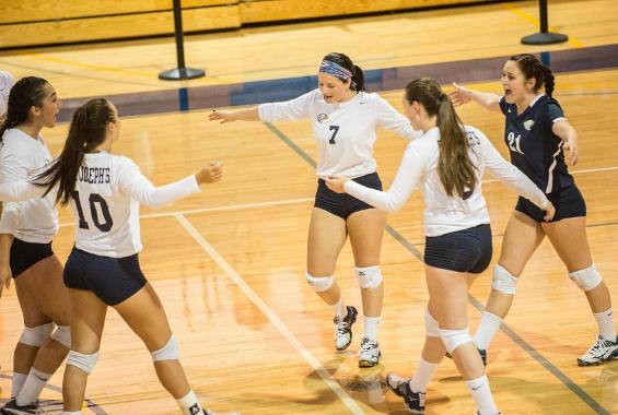 Women’s Volleyball Wraps Reg. Season with Wins Over Sarah Lawrence, Sage