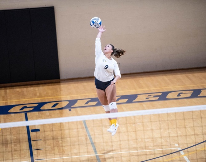 Women's Volleyball Goes 1-1 on Saturday