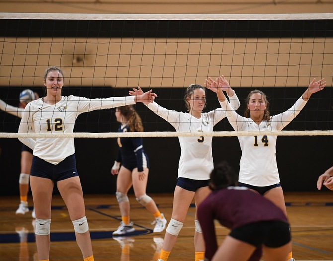 Women's Volleyball Swept by CMSV on Tuesday