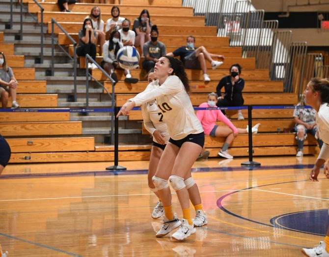 Women's Volleyball Sweeps Maritime, 3-0